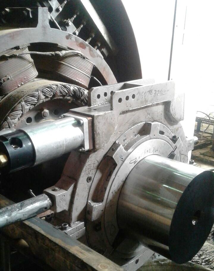 Rotor Shaft Grinding in Process