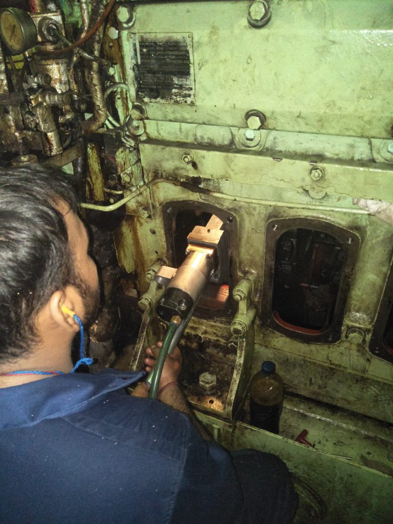 Crankpin Grinding of Diesel Engine While Vessel is Sailing
